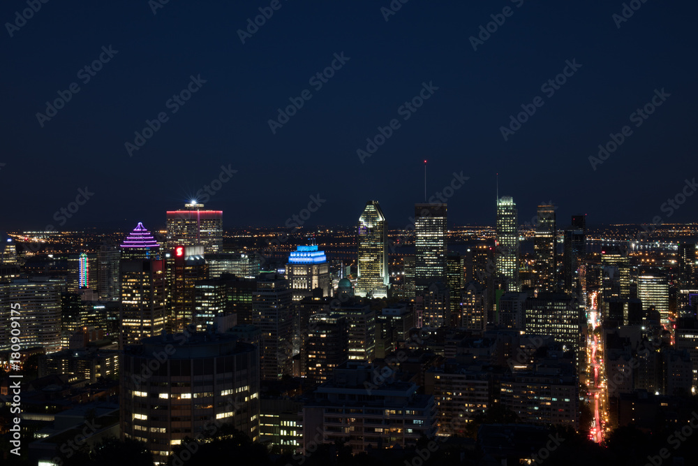 Montréal by night