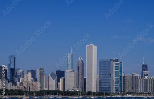 Chicago skyline and big office buildings © Natascha