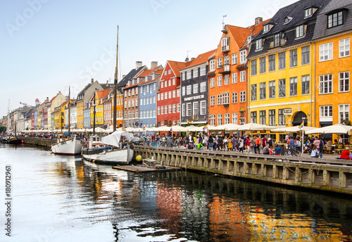 Nyhavn, der Hafen der dänischen Hauptstadt Kopenhagen und eine der wichtigsten Sehenswürdigkeiten der Stadt.
