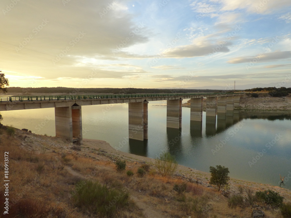 Embalse de Valdecañas en Bohonal de Ibor, Cáceres alberga los restos de la ciudad romana de Augustobriga Embalse de Valdecañas en Bohonal de Ibor, Cáceres alberga los restos de la ciudad romana de Augustobriga