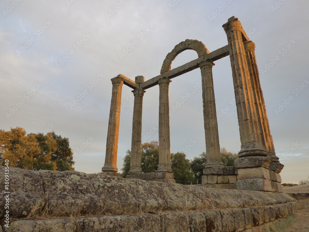 Templo de Augustobriga /Talavera la Vieja en Bohonal de Ibor, Caceres,Extremadura. Templo de Diana en embalse de Valdecañas 