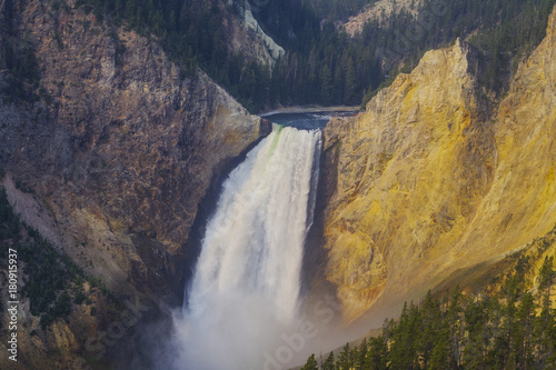 Wasserfall vom Yellowstone River im Yellowstone National Park