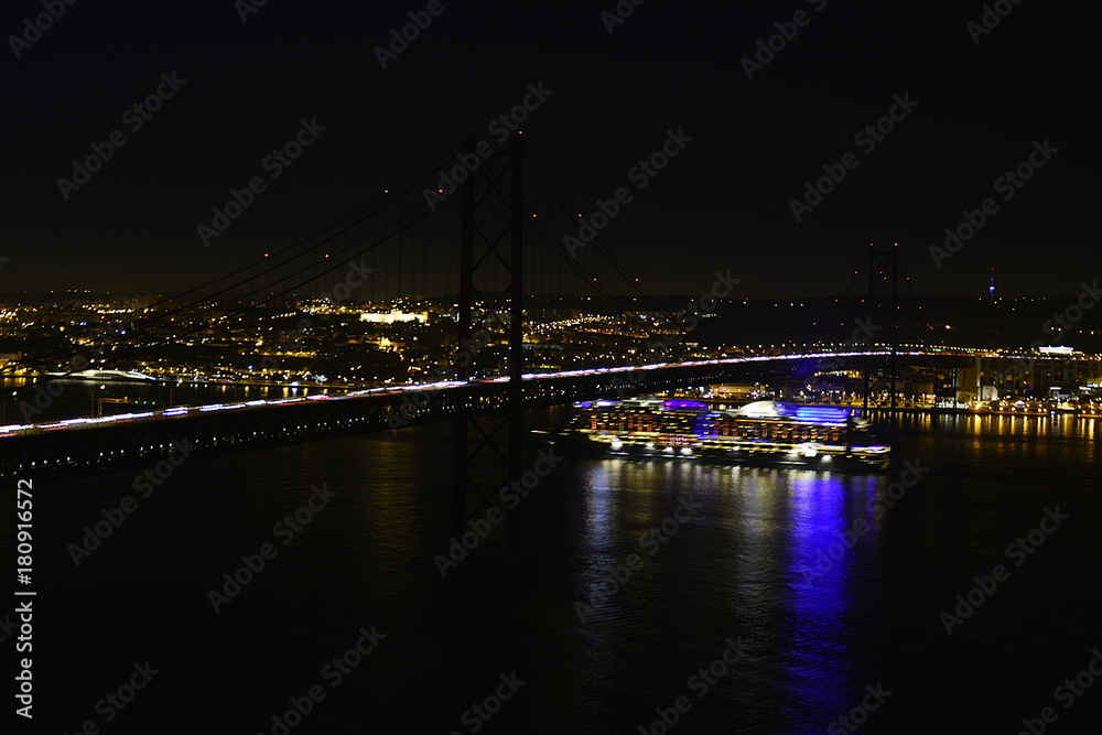 Ponte 25 de Abril  / Vista do Cristo Rei - Almada; Portugal