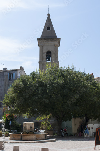 Corsica, 29/08/2017: lo skyline e i vicoli di San Fiorenzo, villaggio di pescatori sulla costa ovest dell'Alta Corsica chiamato la Saint-Tropez corsa, con vista della fontana di piazza Doria photo