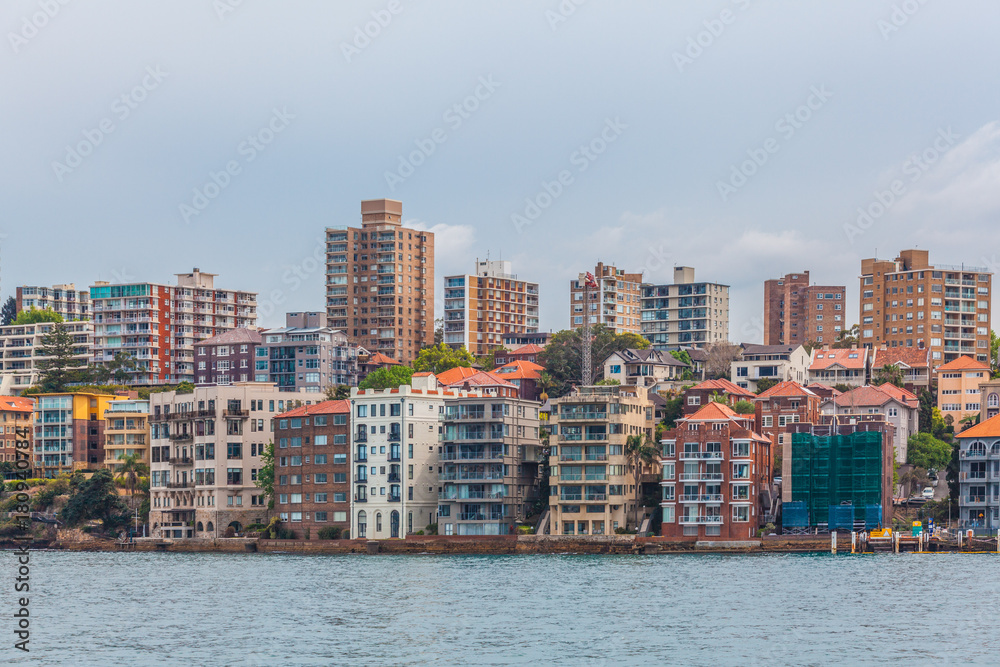 Fototapeta premium Residential houses on the edge of Sydney Harbour, Australia