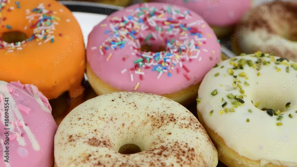 Some fresh made Donuts in 4K (rotating; seamless loopable) Some fresh made Donuts in 4K (rotating; seamless loopable)