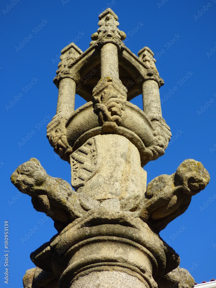 Estatua en Castillo de Bayuela,pueblo deToledo, en la comunidad autónoma de Castilla-La Mancha (España)