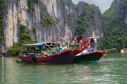 Вьетнам. Бухта Халонг. © galina_savina