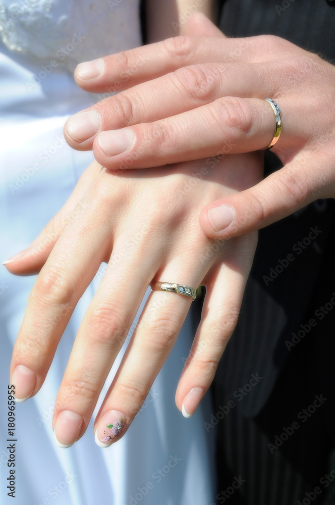 bride and groom hands bride and groom hands