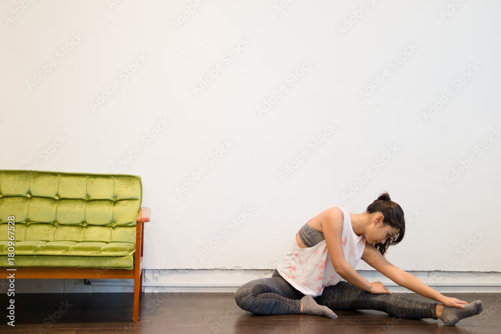 Obraz premium ストレッチをする女性