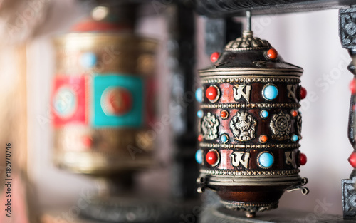 Fotografía Nepalese prayer wheel at the street souvenir market, close-up.