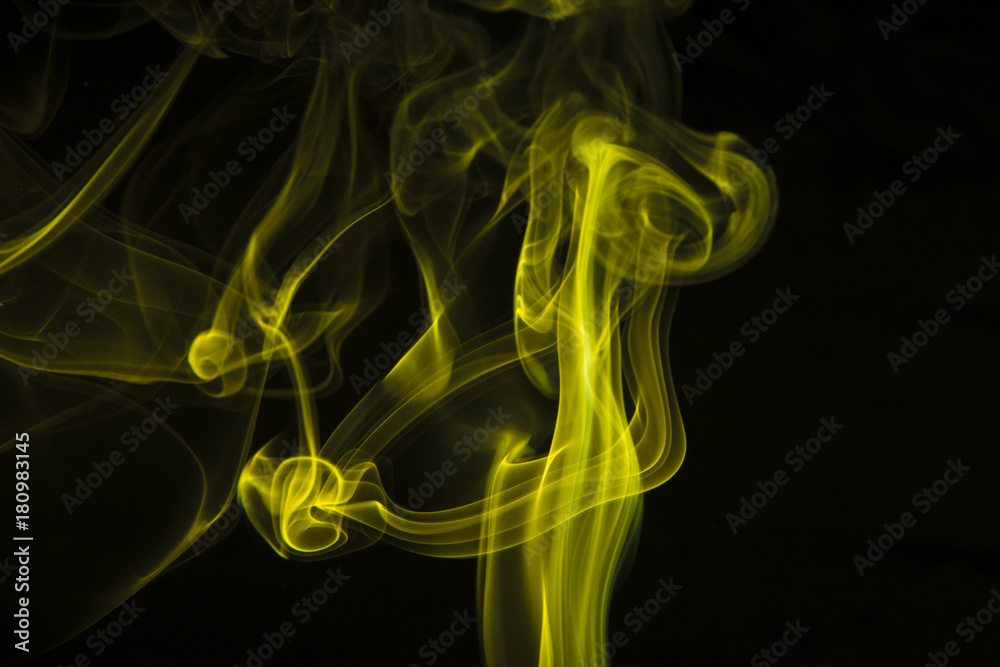 Obraz premium Yellow smoke on black background
