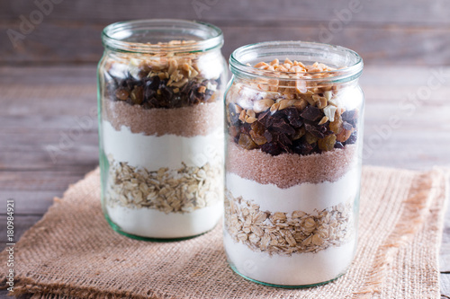 Foto Mix of nuts in a jar. Mixing of ingredients for cookies in a jar