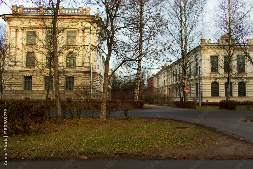 Fototapeta premium beautiful autumn in the city