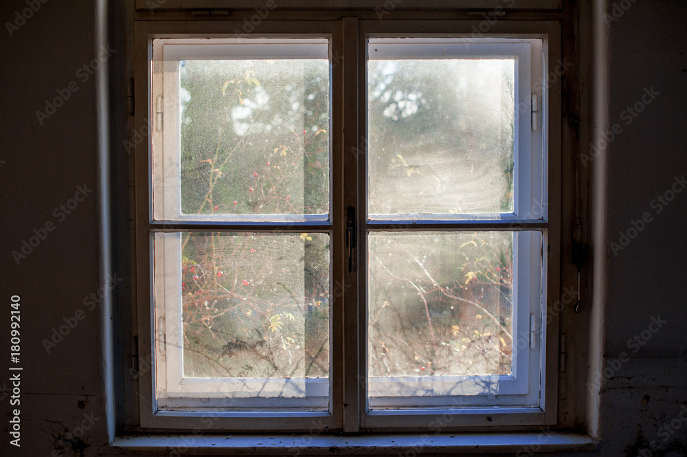 Alte schmutzige Fenster Stock Photo | Adobe Stock