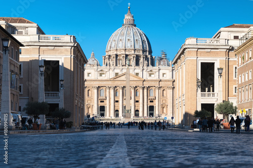 Città del vaticano con basilica di san pietro -  Roma , italia 