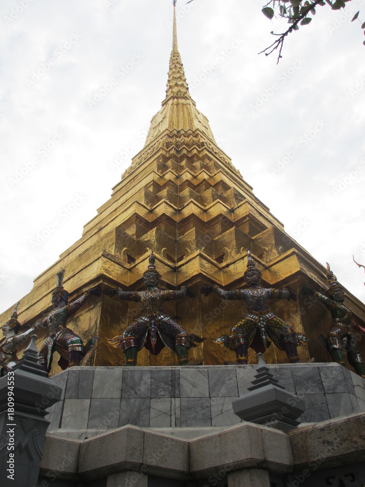 Naklejka premium Golden Temple in Wat Phra Kaeo in Bangkok, Thailand