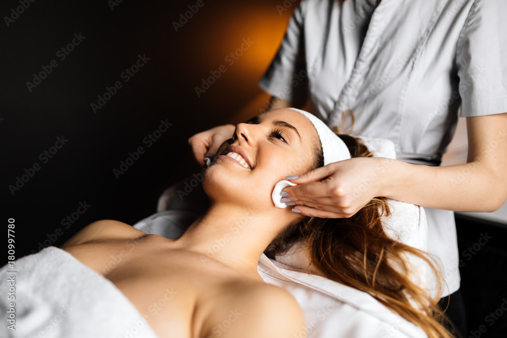 Fototapeta premium Masseur giving treatment