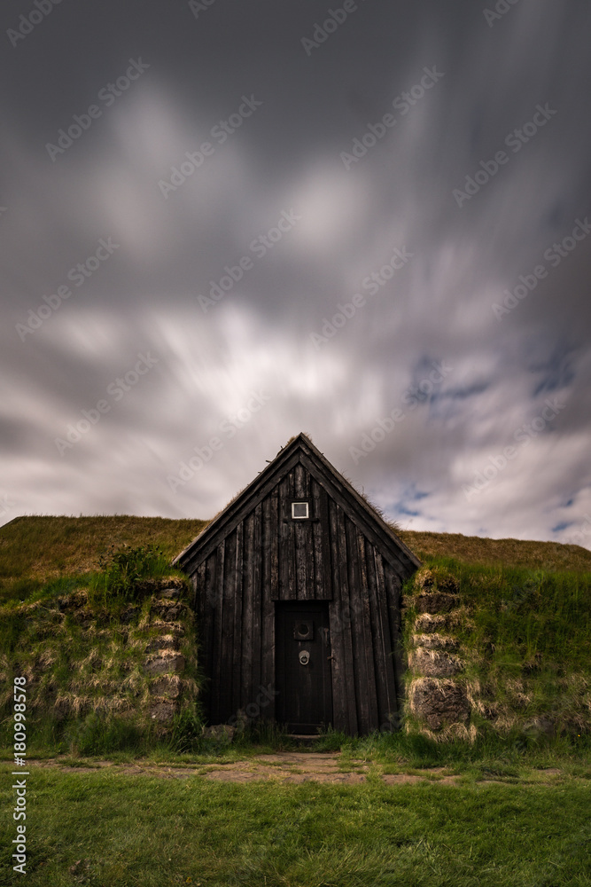 Fototapeta premium Old classic icelandic house