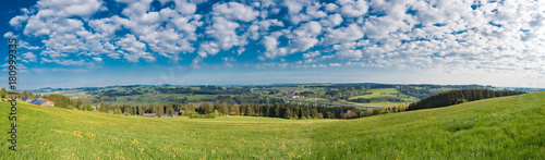 Weites Tal in der Region Füssen im Allgäu, Panorama