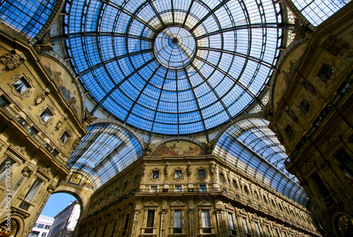 Milano Blue Skies: Galleria Vittorio Emanuele II #181001753