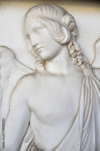 Ange en marbre au Camposanto de Pise en Toscane, Italie