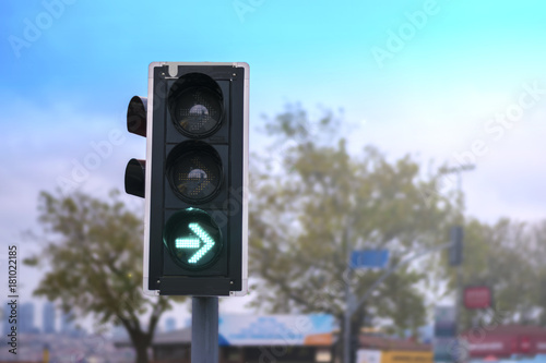 Green Right Arrow Traffic Light