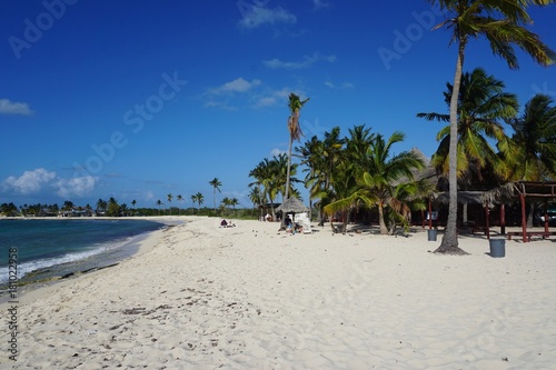 Fototapeta Naklejka Na Ścianę i Meble -  Playa La Boca in Santa Lucia auf Kuba, Karibik