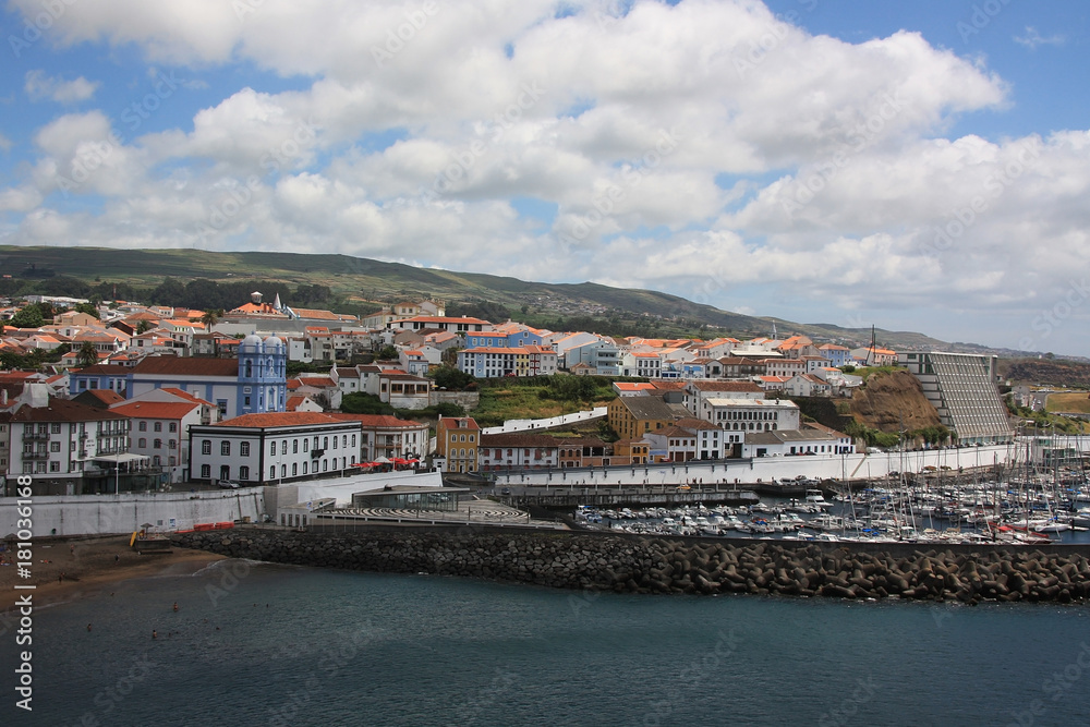 Blick auf Angra der Hauptstadt von Terceira ist Angra do Heroísmo, Insel der Azoren. Portugal