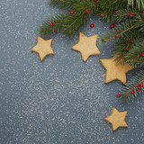 Christmas decoration - gingerbread cookies with fir branches 