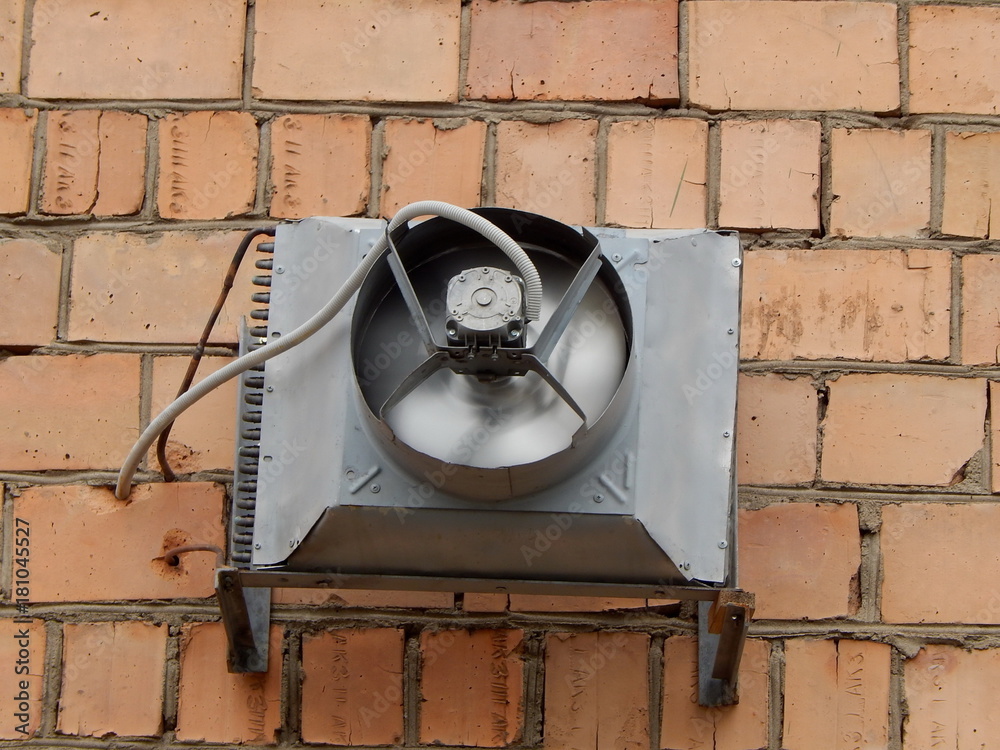 Foto Stock Vintage air conditioner. Old air conditioner hanging on the wall  of the building. The rotating blades of the air conditioner. Photo. | Adobe  Stock