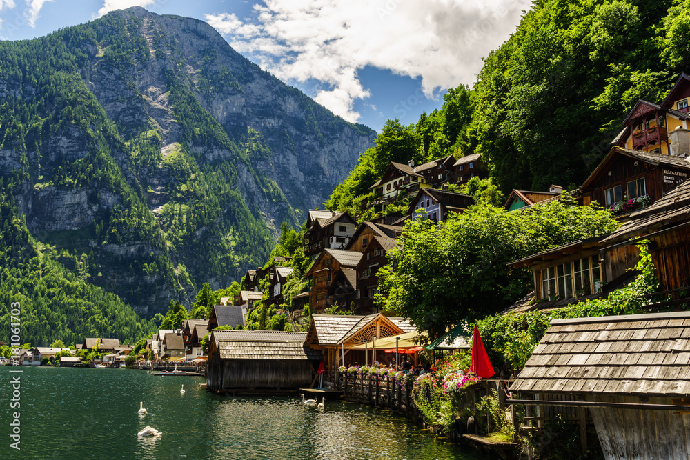 Fototapeta premium city of Hallstatt in Austria on a sunny day