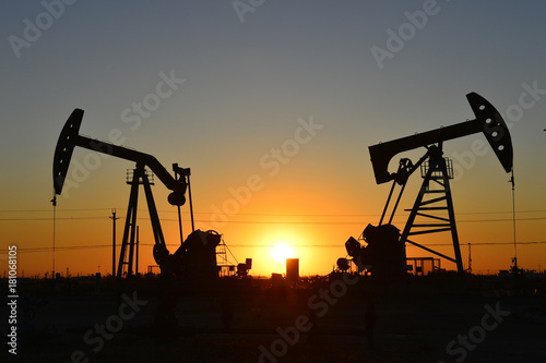 The oil pump © qiujusong