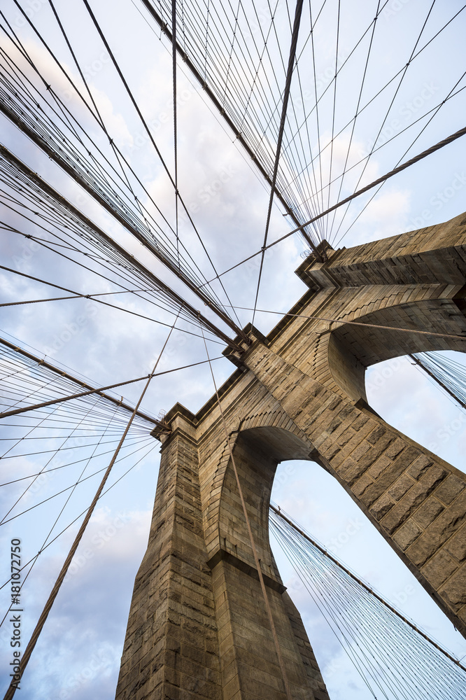 Fototapeta premium Most Brookliński w Nowym Jorku zamyka detal architektoniczny