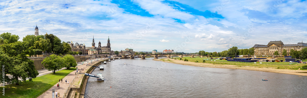 Fototapeta premium Panoramic view of Dresden