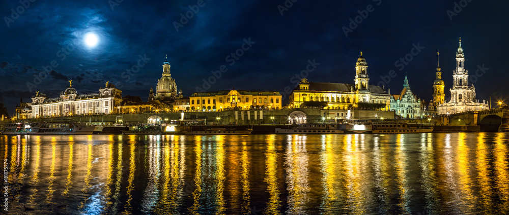 Obraz premium Dresden in night