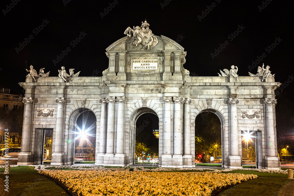 Obraz premium Puerta de Alcala in Madrid