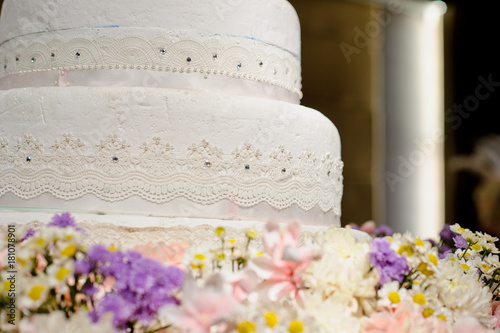 beautiful wedding cake / white cake wedding decoration