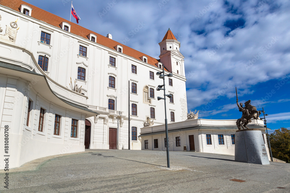 Obraz premium Medieval castle in Bratislava, Slovakia