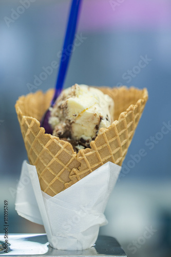 lume/Rose aus Schokoladen und keks Eis, leckerer Genuss im Urlaub