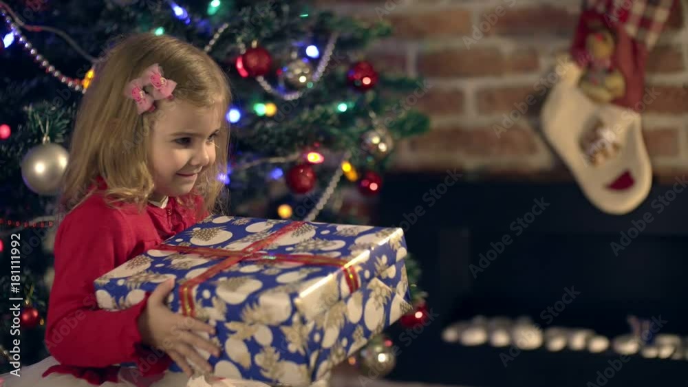 mom gives daughter a gift for Christmas mom gives daughter a gift for Christmas