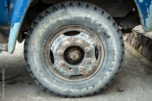 Dirty wheel of a lorry © Benediximus
