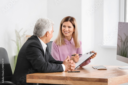 Young woman consulting elde...