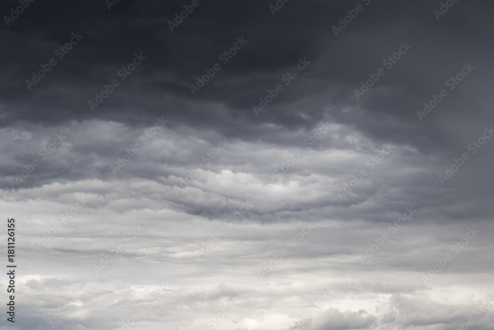 Obraz premium Rain clouds, a dramatic sky