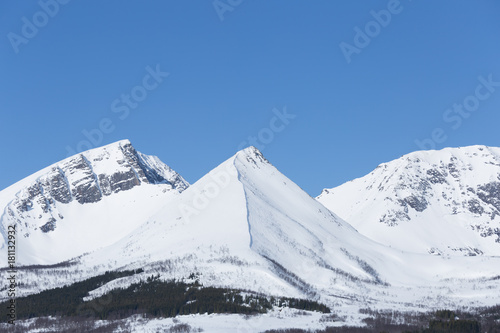 Montañas en Harstad, Noruega