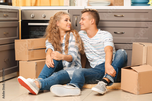 Young couple with moving bo...
