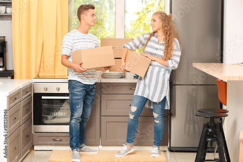 Young couple with moving bo...