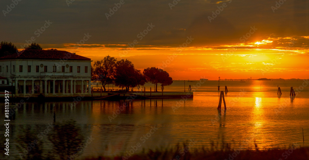 Fototapeta premium Sunrise at the entrance to Venice..