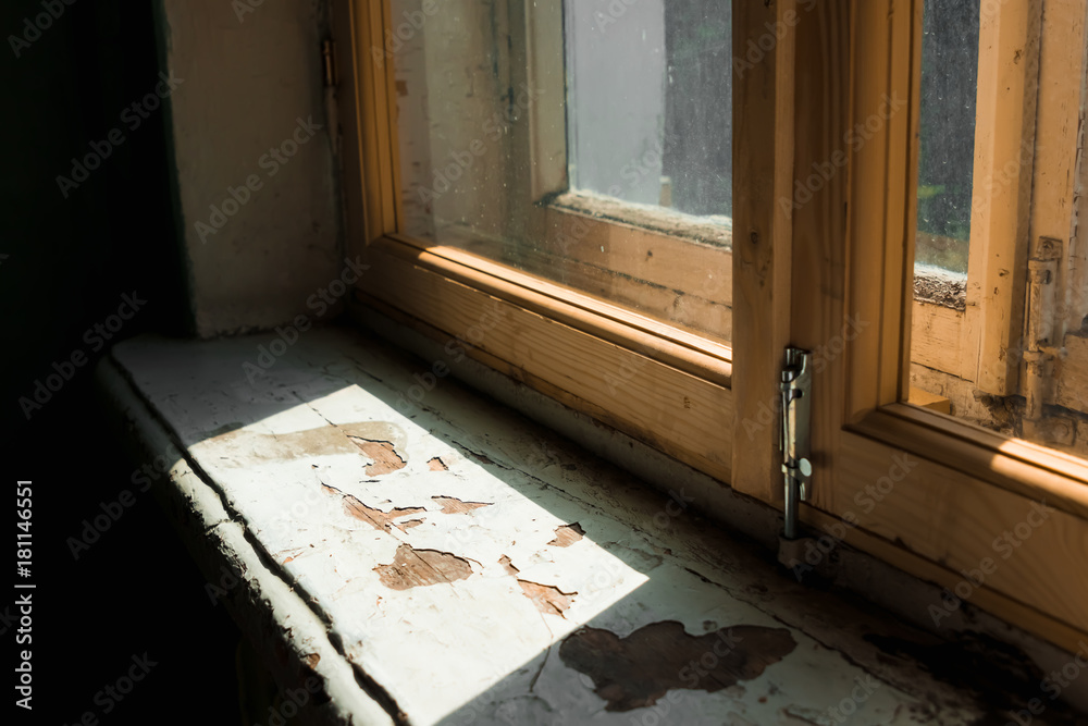 Obraz premium Old window with a small cup looking outside.