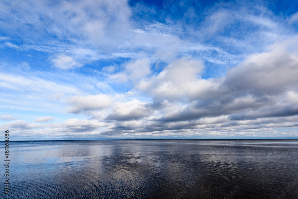 Fototapeta premium Shoreline of Baltic sea beach with rocks and sand dunes